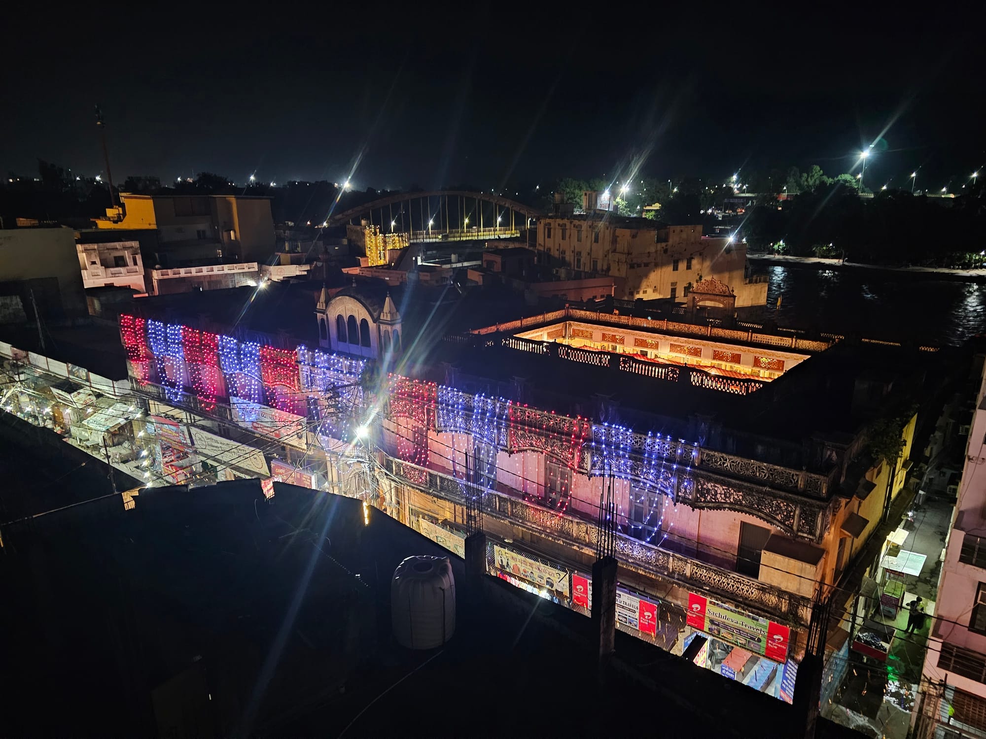 15.9. Večerní příjezd do hotelu, Haridvar