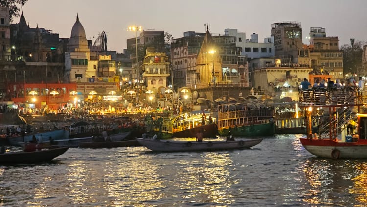 12.3. 2025 Plavba po řece Ganga a večerní rituál Aarti 3/3