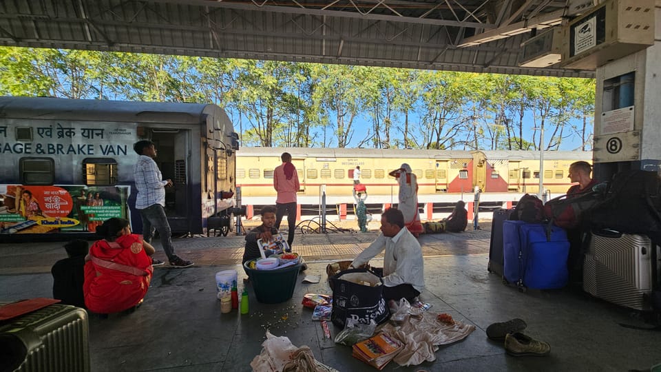 9.3. 2025 Rozloučení v prachu nádraží: Khajuraho mizí, Sanchi čeká